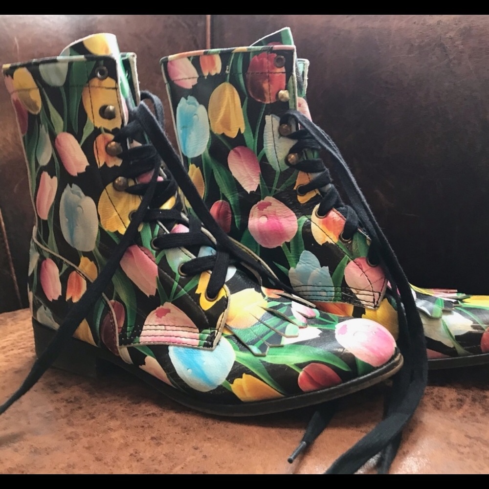 ISO DO NOT BUY MODCLOTH JEFFREY CAMPBELL BOOTS